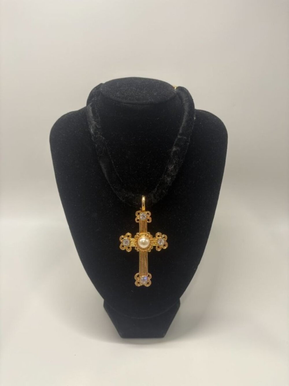 Vintage 90s Y2K Black/Gold Velvet Cross Faux Pearl Choker Necklace